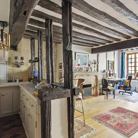 Cozy & Central Duplex In The Marais! Párizs