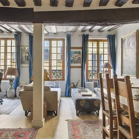 Cozy & Central Duplex In The Marais! *