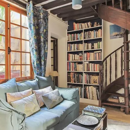 Cozy & Central Duplex In The Marais! *