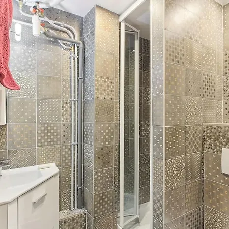Cozy & Central Duplex In The Marais! * Parijs